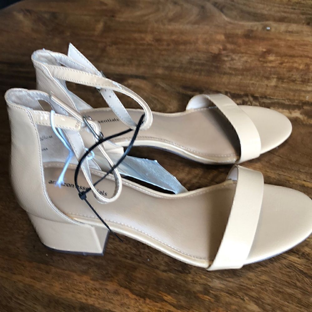 Amazon Essentials Two Strap Heeled Sandal beige faux patent leather many sizes